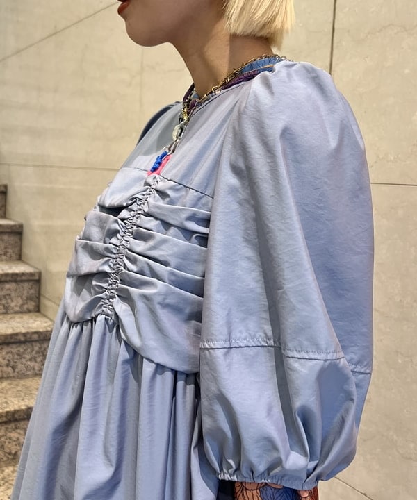 あさひさんの「BEAMS WOMEN｜タフタ ギャザー ヨーク ミニ ワンピース」を使ったコーディネート