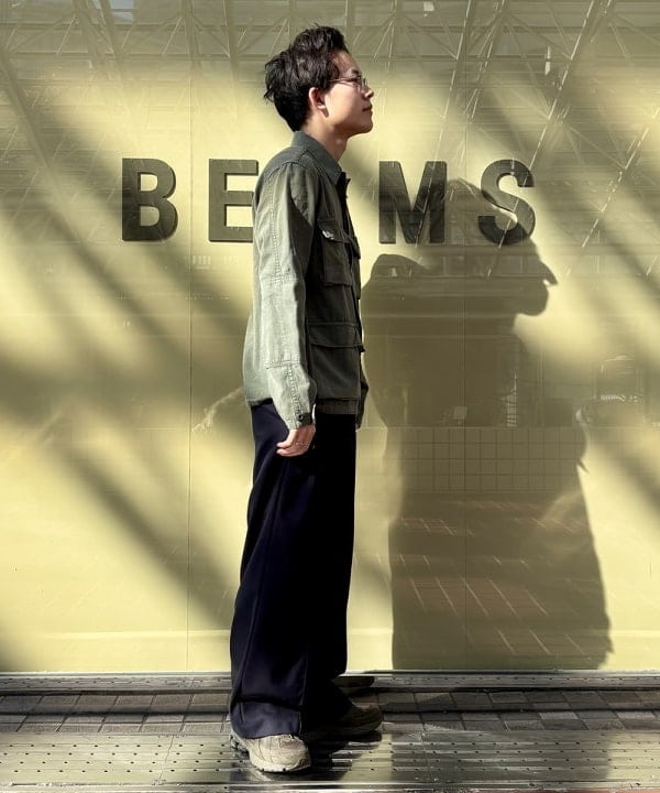 秋元 亮汰さんの「REMI RELIEF × BEAMS PLUS / 別注 ミリタリー シャツ ジャケット」を使ったコーディネート