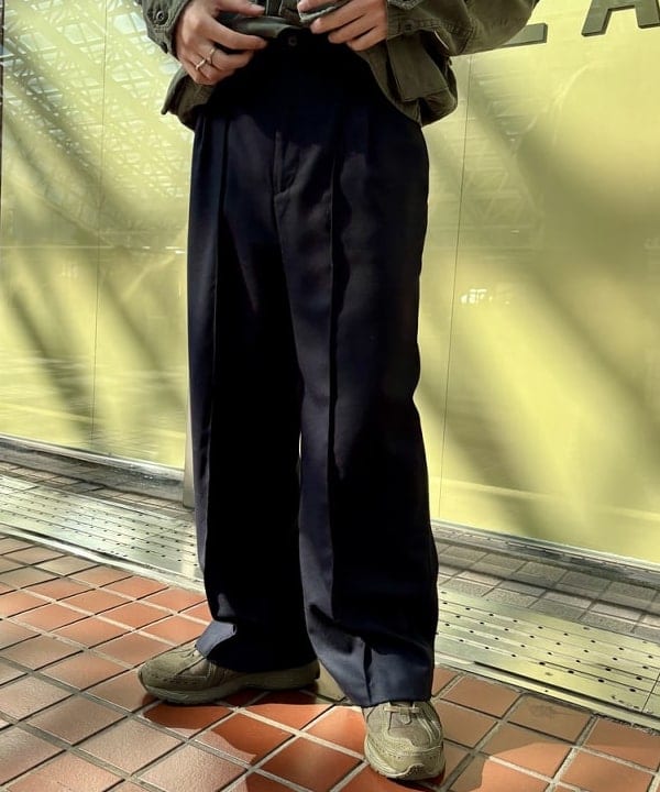 秋元 亮汰さんの「REMI RELIEF × BEAMS PLUS / 別注 ミリタリー シャツ ジャケット」を使ったコーディネート