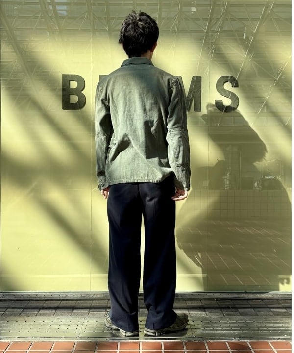 秋元 亮汰さんの「REMI RELIEF × BEAMS PLUS / 別注 ミリタリー シャツ ジャケット」を使ったコーディネート