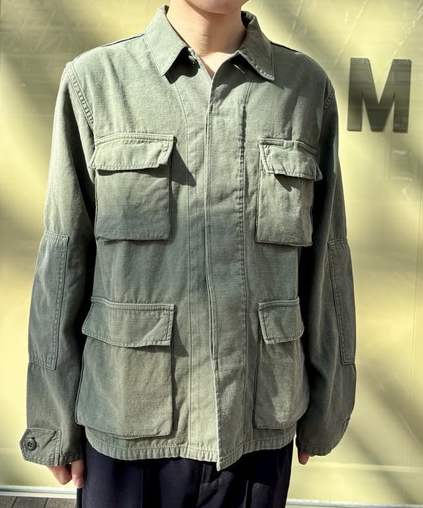 秋元 亮汰さんの「REMI RELIEF × BEAMS PLUS / 別注 ミリタリー シャツ ジャケット」を使ったコーディネート