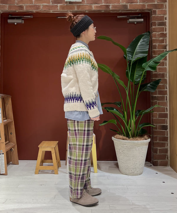エノモト アミさんの「BEAMS WOMEN｜ボーイ ワークチェック イージーパンツ」を使ったコーディネート