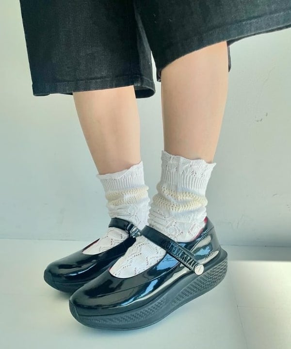 SHINAGAWAさんの「BEAMS WOMEN｜【別注】MBT / SIRIMA8」を使ったコーディネート