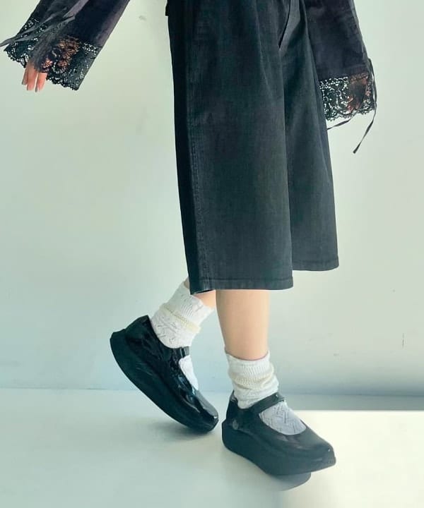 SHINAGAWAさんの「BEAMS WOMEN｜【別注】MBT / SIRIMA8」を使ったコーディネート
