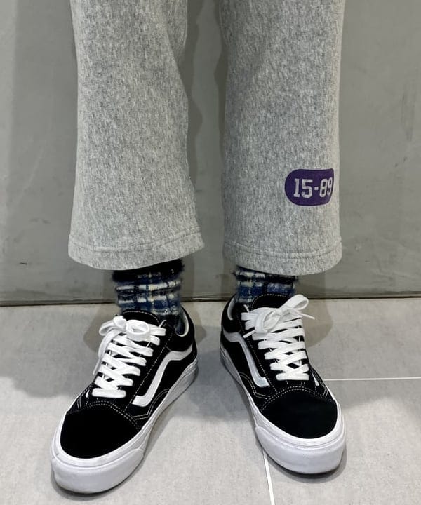 小原 もこさんの「BEAMS WOMEN｜樹脂 パール ロング ネックレス」を使ったコーディネート