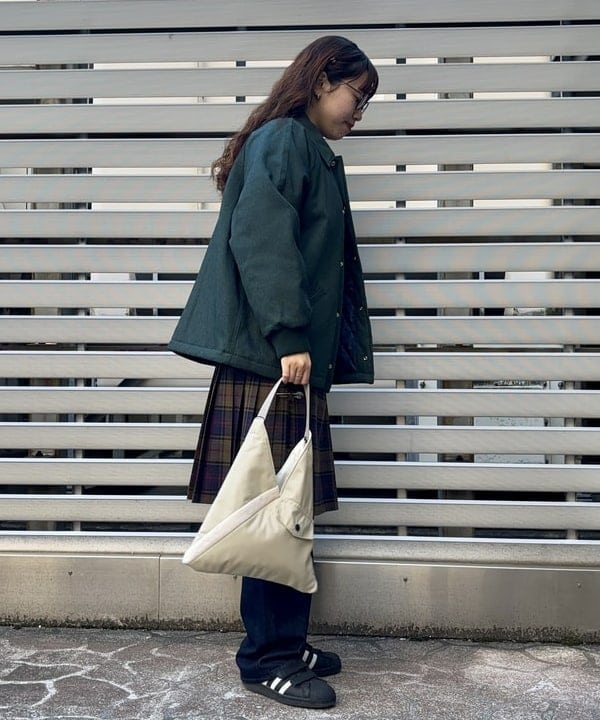 チナツさんの「BEAMS WOMEN｜ポリエステル アワード ジャケット」を使ったコーディネート
