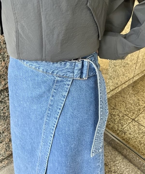 篠崎 香月さんの「BEAMS WOMEN｜【別注】upper hights / THE NANCY ラップスカート」を使ったコーディネート