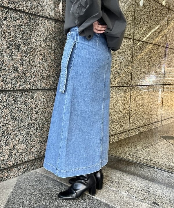 篠崎 香月さんの「BEAMS WOMEN｜【別注】upper hights / THE NANCY ラップスカート」を使ったコーディネート