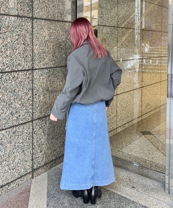 篠崎 香月さんの「BEAMS WOMEN｜【別注】upper hights / THE NANCY ラップスカート」を使ったコーディネート