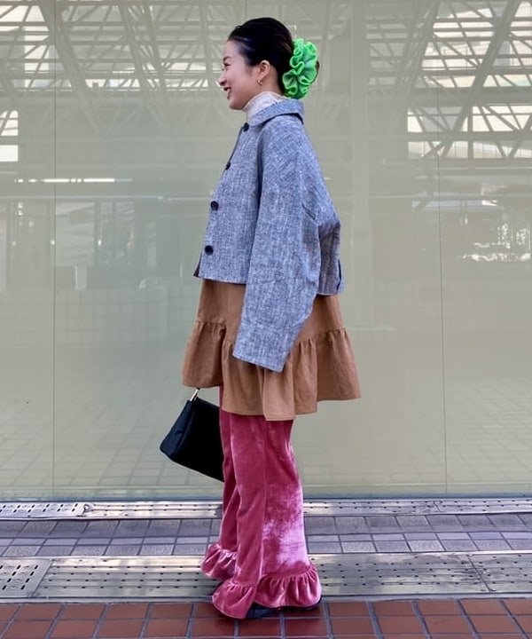 吉田　真実さんの「BAUM UND PFERDGARTEN / BEBETH ヘリンボーン リネンジャケット」を使ったコーディネート