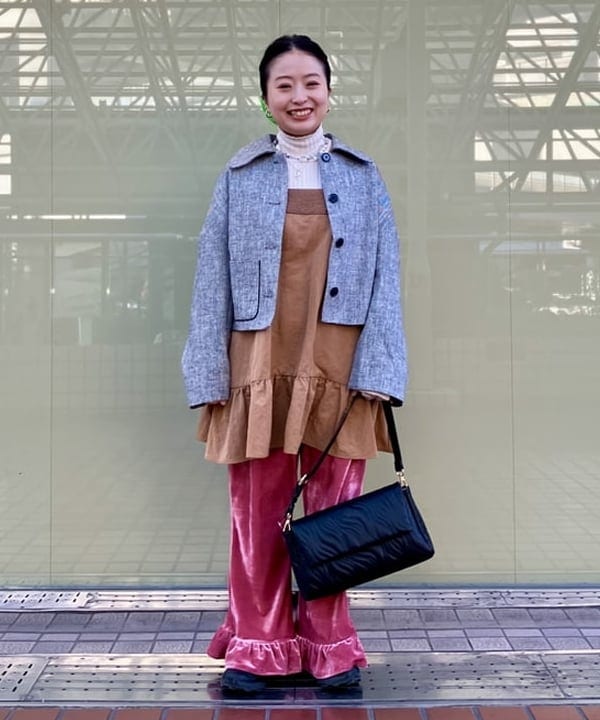 吉田　真実さんの「BAUM UND PFERDGARTEN / BEBETH ヘリンボーン リネンジャケット」を使ったコーディネート