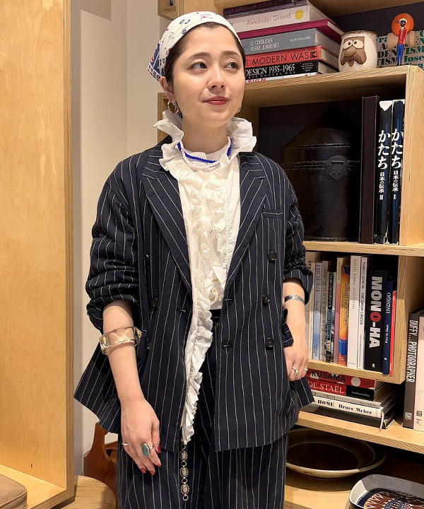 吉野 多恵さんの「BEAMS WOMEN｜コットン リネン フリル ギャザー ショートスリーブ」を使ったコーディネート