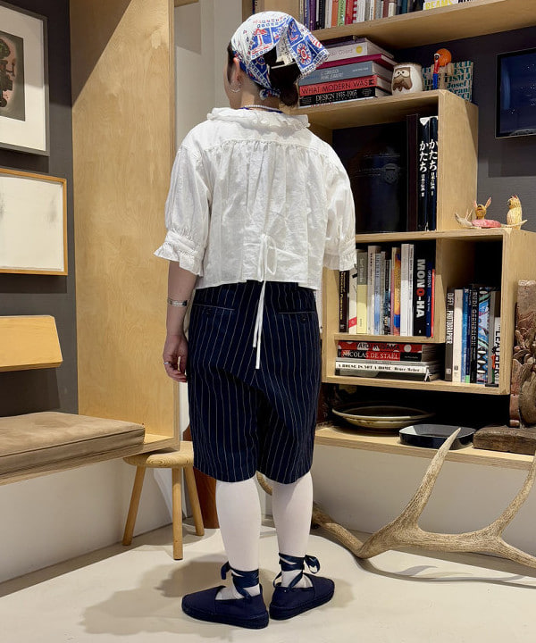 吉野 多恵さんの「BEAMS WOMEN｜コットン リネン フリル ギャザー ショートスリーブ」を使ったコーディネート