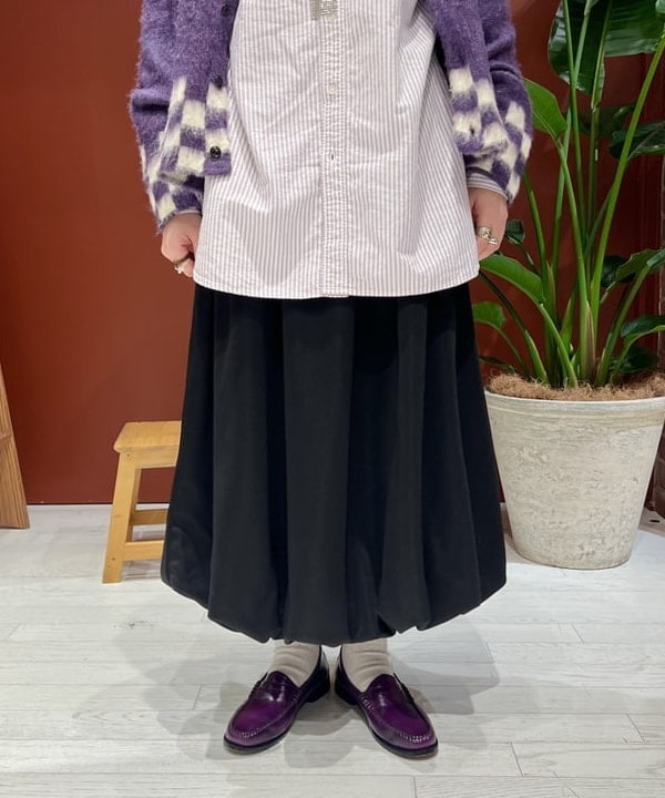 エノモト アミさんの「BEAMS WOMEN｜チェッカード Vネック カーディガン」を使ったコーディネート