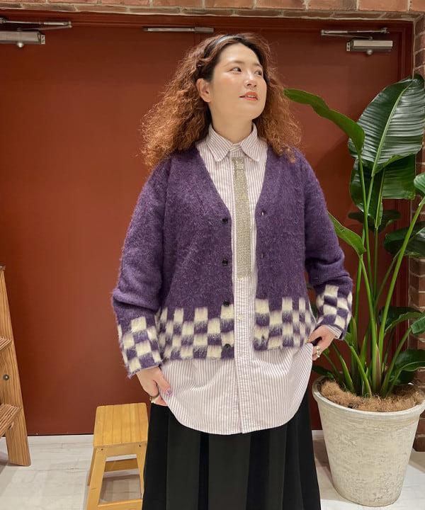 エノモト アミさんの「BEAMS WOMEN｜チェッカード Vネック カーディガン」を使ったコーディネート