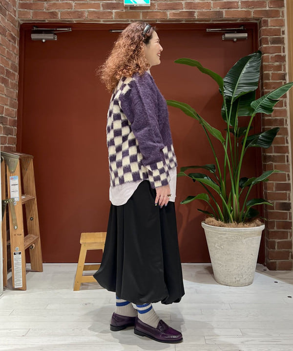 エノモト アミさんの「BEAMS WOMEN｜チェッカード Vネック カーディガン」を使ったコーディネート