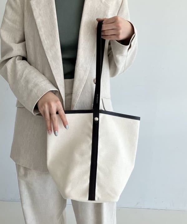 SAKAIさんの「BEAMS WOMEN｜【別注】TICCA / ソリッド リネン ダブル ジャケット」を使ったコーディネート