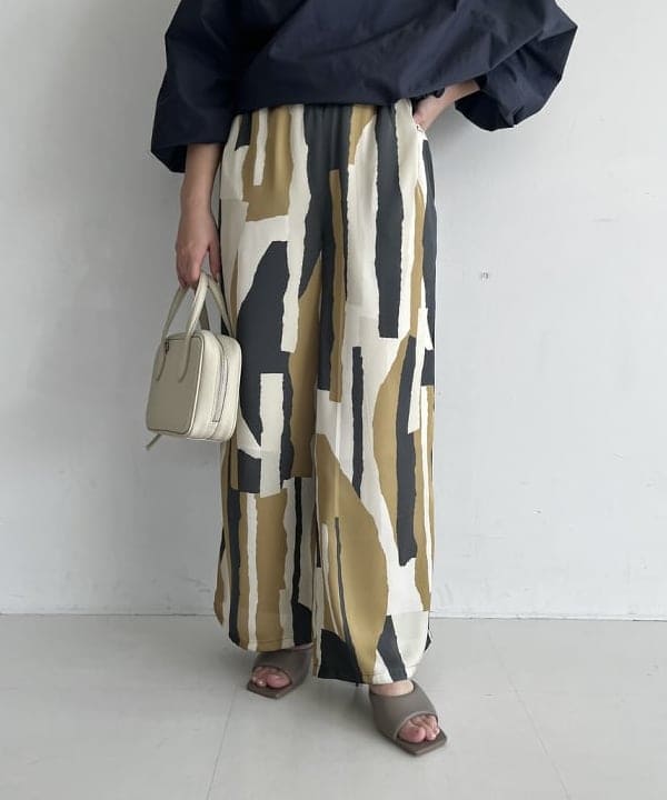 Ito_ririkaさんの「BEAMS WOMEN｜シックプリント パンツ」を使ったコーディネート