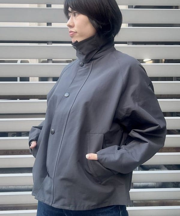 岡 妃呂美さんの「BEAMS WOMEN｜シンプル ボートネックニット .M」を使ったコーディネート