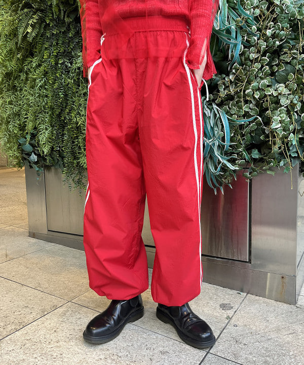 神坂 莉子さんの「BEAMS WOMEN｜レース ライン トラック パンツ」を使ったコーディネート