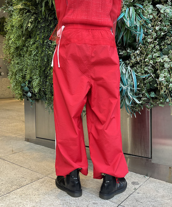 神坂 莉子さんの「BEAMS WOMEN｜レース ライン トラック パンツ」を使ったコーディネート