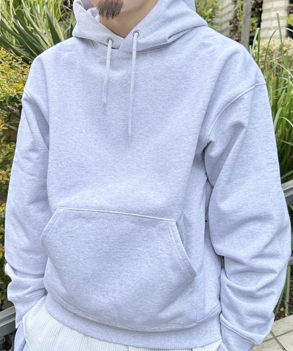 吉田 洸輝さんの「BEAMS WOMEN｜ショートレングス スウェット フーディ」を使ったコーディネート