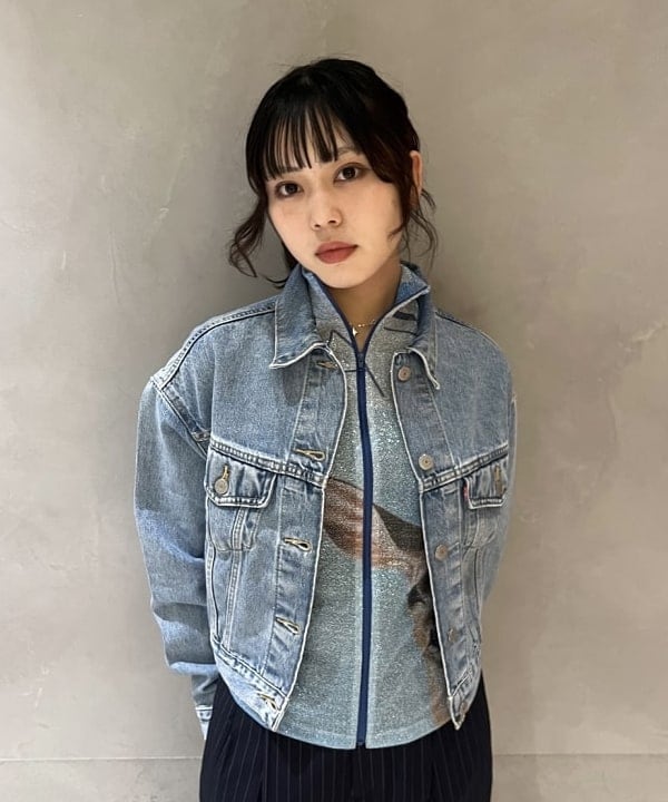 星野 真依さんの「BEAMS WOMEN｜LEVI’S(R) / SHRUNKEN 90S TRUCKER」を使ったコーディネート