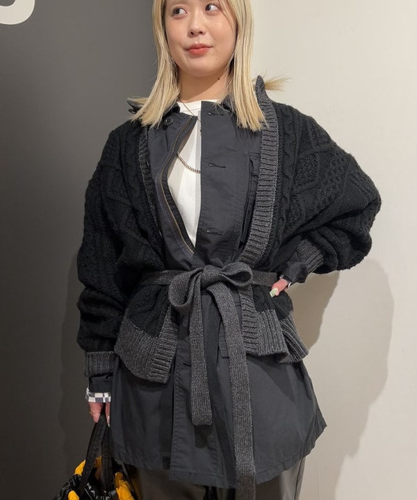 安藤 菜央さんの「BEAMS WOMEN｜maturely / フェイクレザー フック イージーパンツ」を使ったコーディネート
