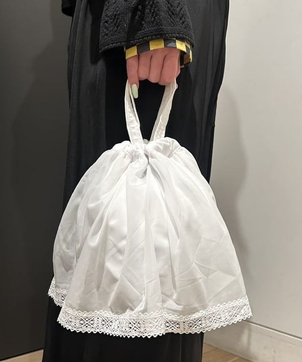 安藤 菜央さんの「BEAMS WOMEN｜NAPRON / 別注 レース ミニ ペイシェント バッグ」を使ったコーディネート