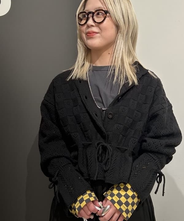 安藤 菜央さんの「BEAMS WOMEN｜NAPRON / 別注 レース ミニ ペイシェント バッグ」を使ったコーディネート