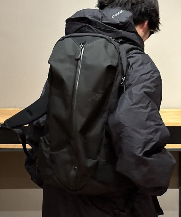 三宅 康平さんの「BEAMS WOMEN｜バルーン スウェットパンツ」を使ったコーディネート