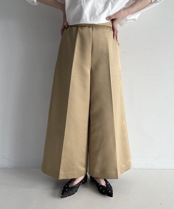 makita mikaさんの「BEAMS WOMEN｜グロス パンツ .M」を使ったコーディネート