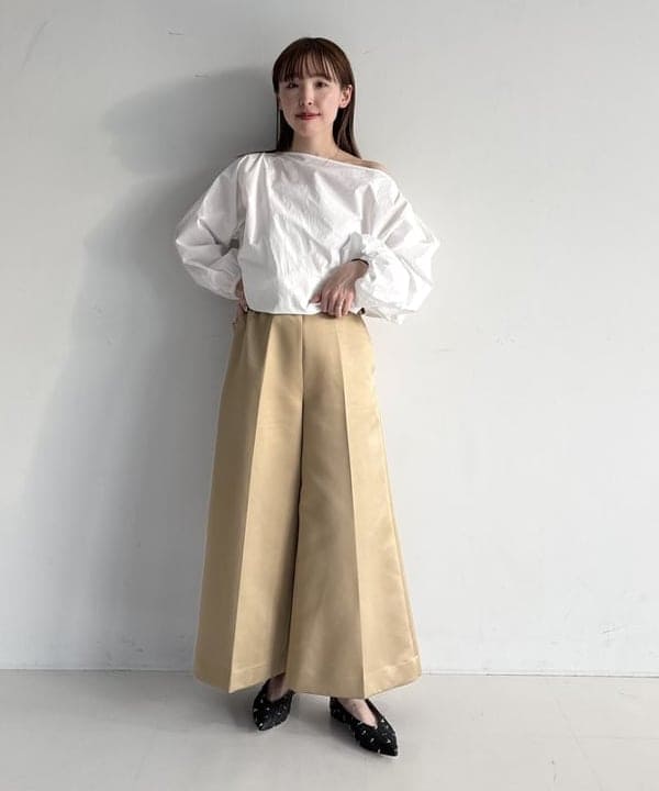 makita mikaさんの「BEAMS WOMEN｜グロス パンツ .M」を使ったコーディネート