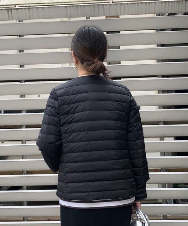 藤井 裕実子さんの「BEAMS WOMEN｜TATRAS / 別注 ACACIA ノーカラー ライトダウンジャケット」を使ったコーディネート