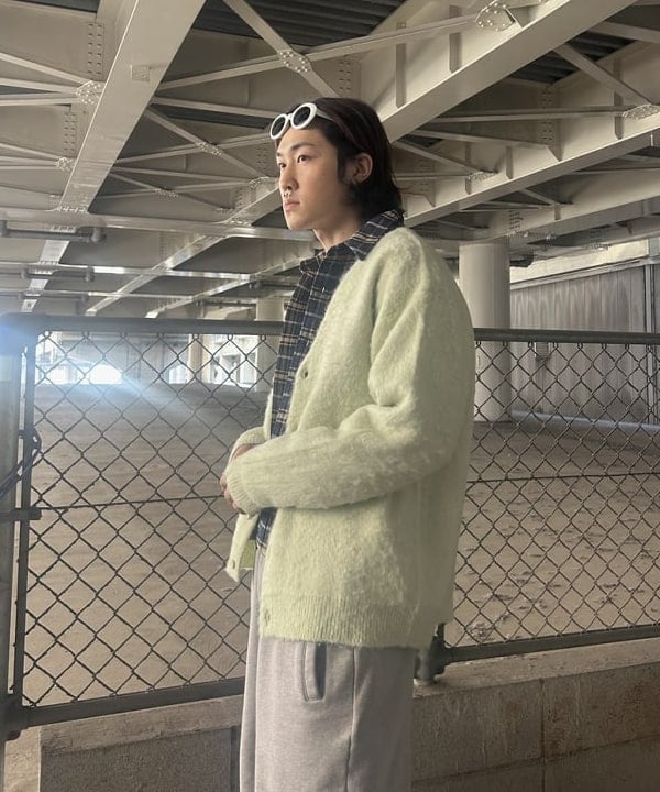 タマイユウトさんの「BEAMS WOMEN｜7ゲージ ソリッドシャギー カーディガン」を使ったコーディネート