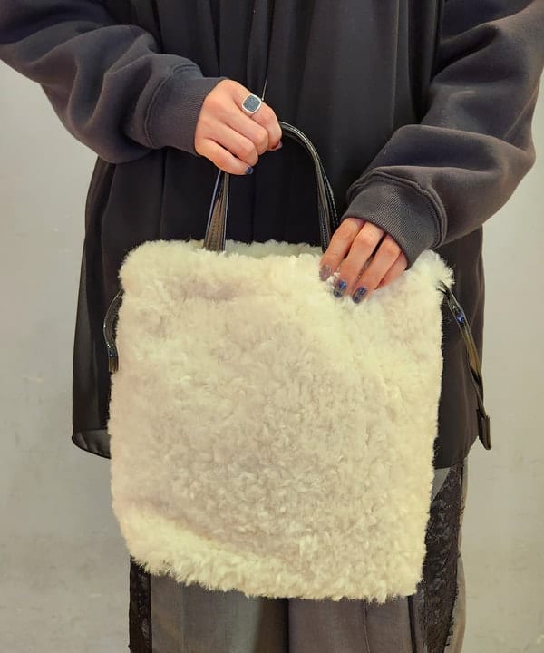 saori KATOさんの「BEAMS WOMEN｜サイド レース ラインパンツ」を使ったコーディネート
