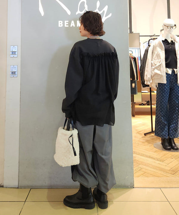 saori KATOさんの「BEAMS WOMEN｜サイド レース ラインパンツ」を使ったコーディネート