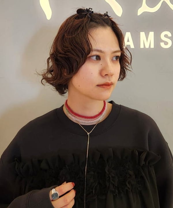 saori KATOさんの「BEAMS WOMEN｜サイド レース ラインパンツ」を使ったコーディネート