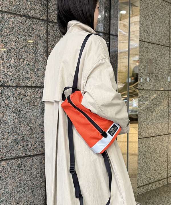 吉田 花さんの「BEAMS WOMEN｜ストラップ スタンドカラー コート」を使ったコーディネート