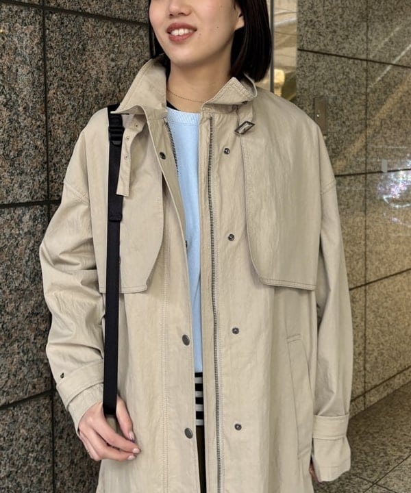 吉田 花さんの「BEAMS WOMEN｜ストラップ スタンドカラー コート」を使ったコーディネート