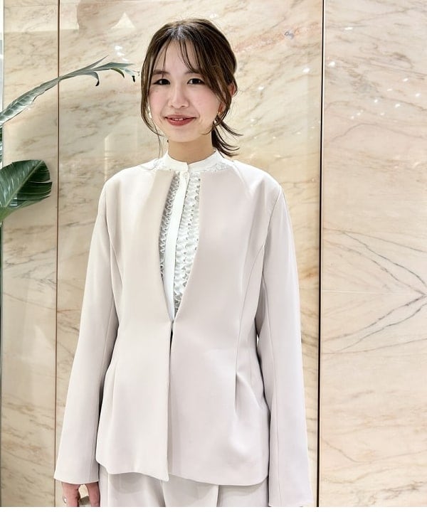 佐藤 美樹さんの「BEAMS WOMEN｜ジョーゼット フリルブラウス＊」を使ったコーディネート