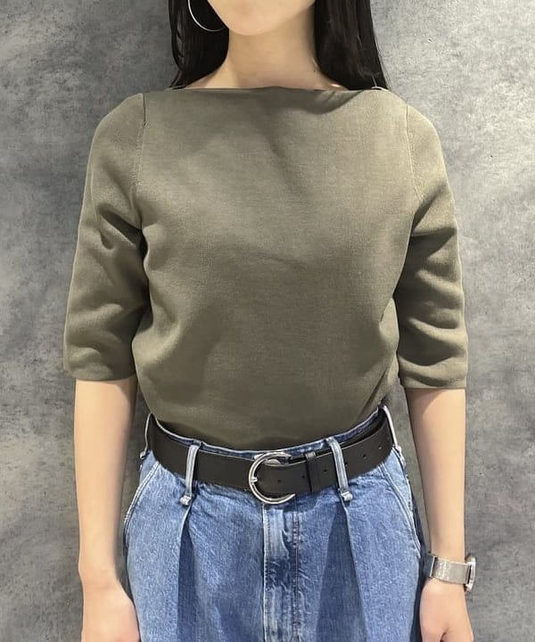 高木 菜央さんの「BEAMS WOMEN｜シンプル ボートネックニット .M」を使ったコーディネート
