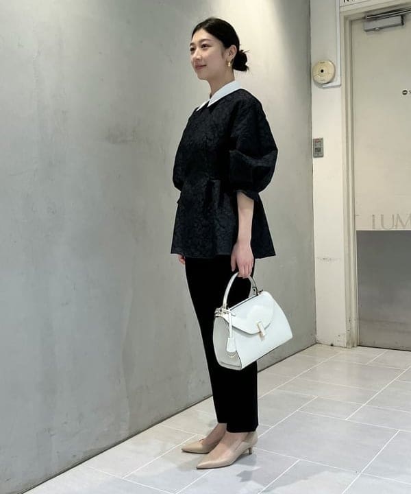 坂本 涼花さんの「BEAMS WOMEN｜フクレ織りジャカード アタッチドカラー ブラウス＊」を使ったコーディネート