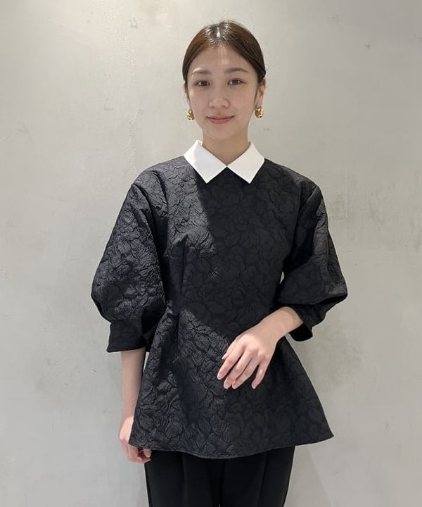 坂本 涼花さんの「BEAMS WOMEN｜フクレ織りジャカード アタッチドカラー ブラウス＊」を使ったコーディネート
