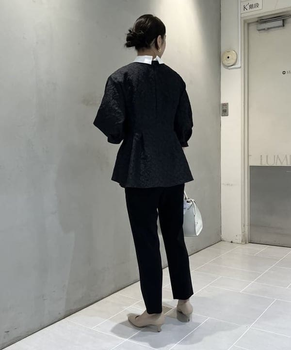 坂本 涼花さんの「BEAMS WOMEN｜フクレ織りジャカード アタッチドカラー ブラウス＊」を使ったコーディネート