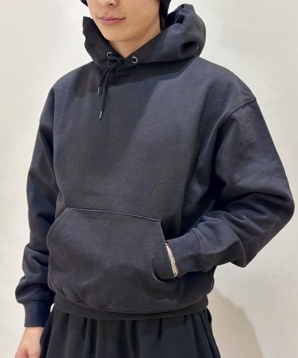 Kellyさんの「BEAMS WOMEN｜ショートレングス スウェット フーディ」を使ったコーディネート