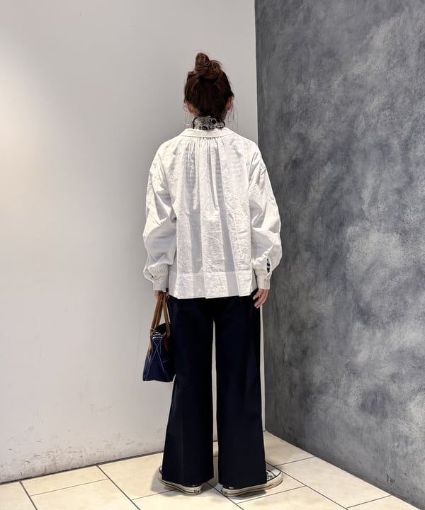 モモさんの「BEAMS WOMEN｜【別注】L.L.Bean / Deep Bottom Leather Handle Zip Tote Mini」を使ったコーディネート