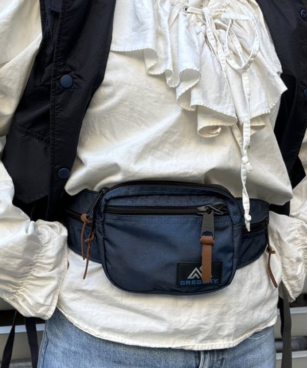 チナツさんの「BEAMS WOMEN｜GREGORY / 別注 VINTAGE HIP MATE NAVY」を使ったコーディネート