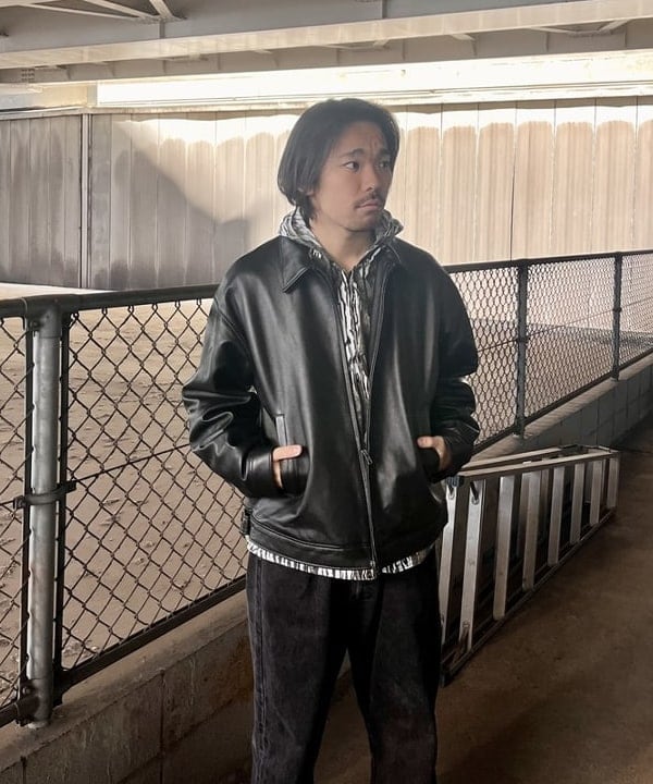 槙山 賢斗さんの「BEAMS WOMEN｜ワイドフィット レザー ジップブルゾン」を使ったコーディネート