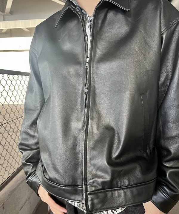 槙山 賢斗さんの「BEAMS WOMEN｜ワイドフィット レザー ジップブルゾン」を使ったコーディネート